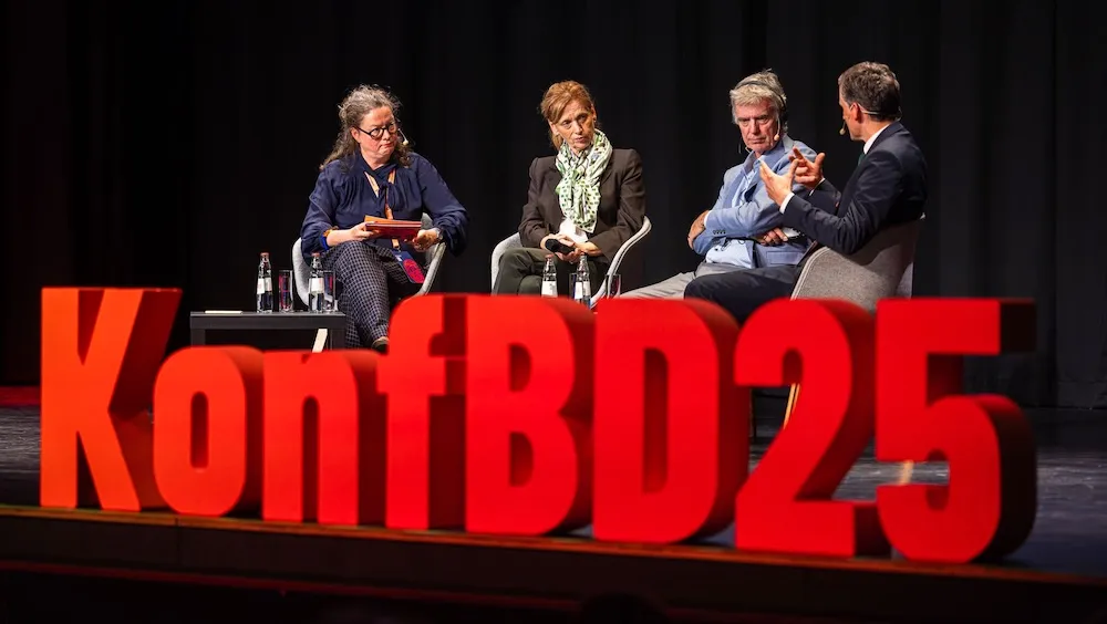 Teilnehmende und Speaker auf der Konferenz Bildung Digitalisierung 2025 in Berlin