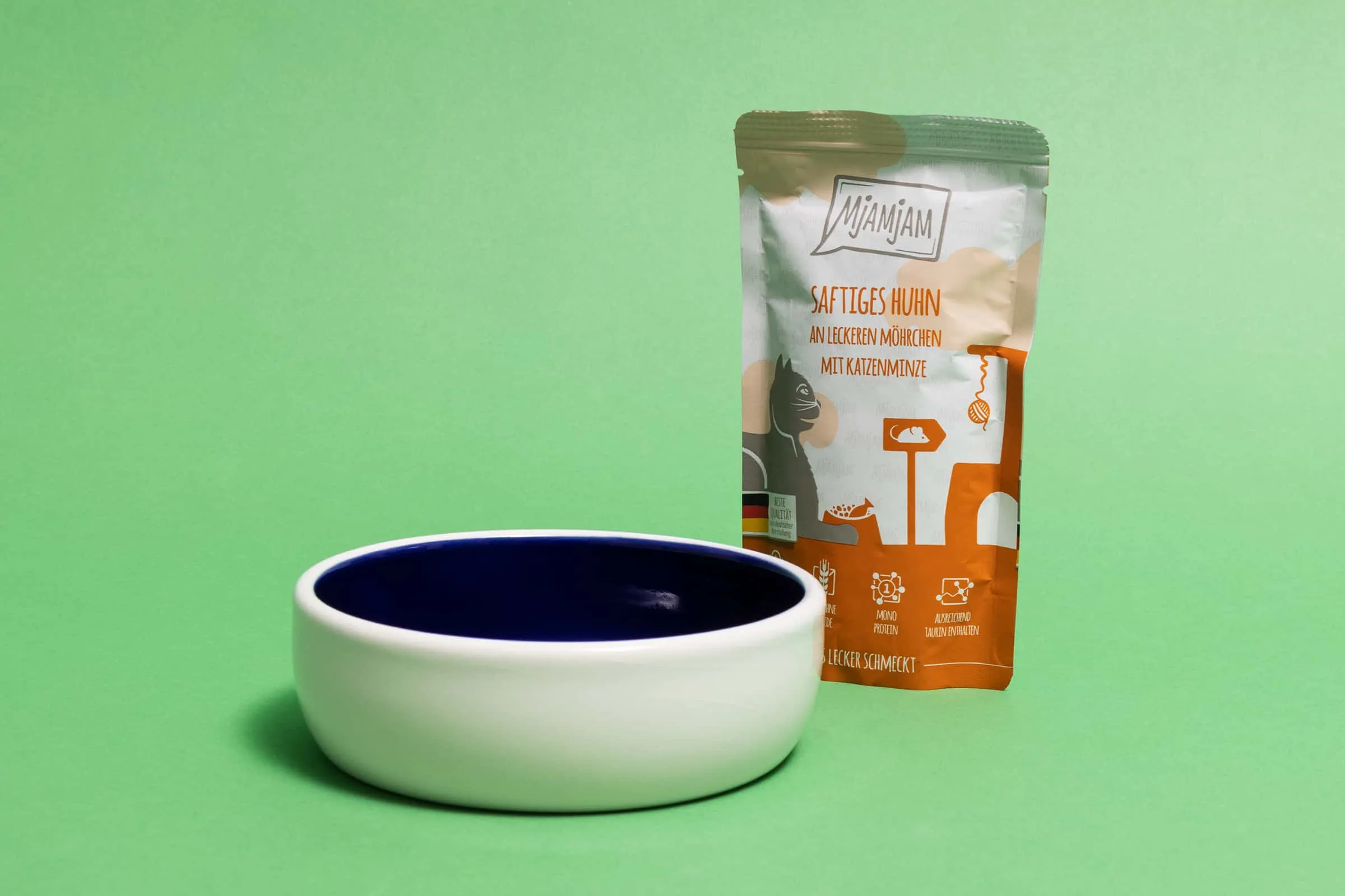 Testsieger Mjamjam Saftiges Huhn an Möhrchen Nassfutter für Katzen