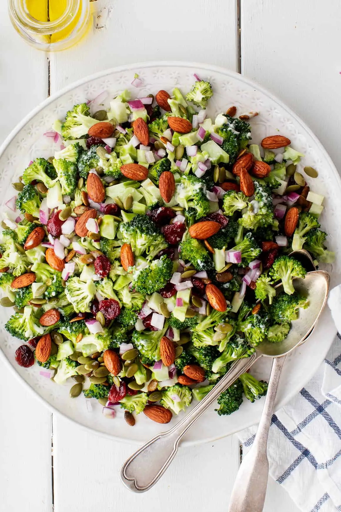 Thanksgiving side dishes - best broccoli salad