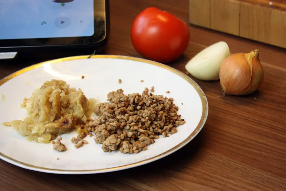 Thermomix TM7 Anbraten von Zwiebeln mit Deckel