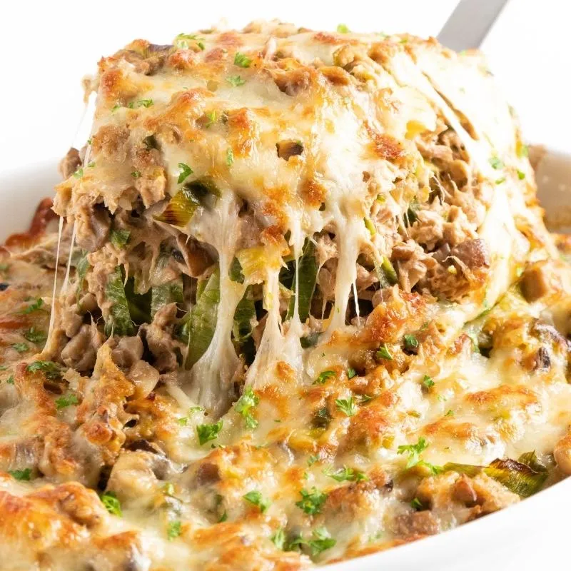 Thunfisch-Auflauf mit Käse überbacken