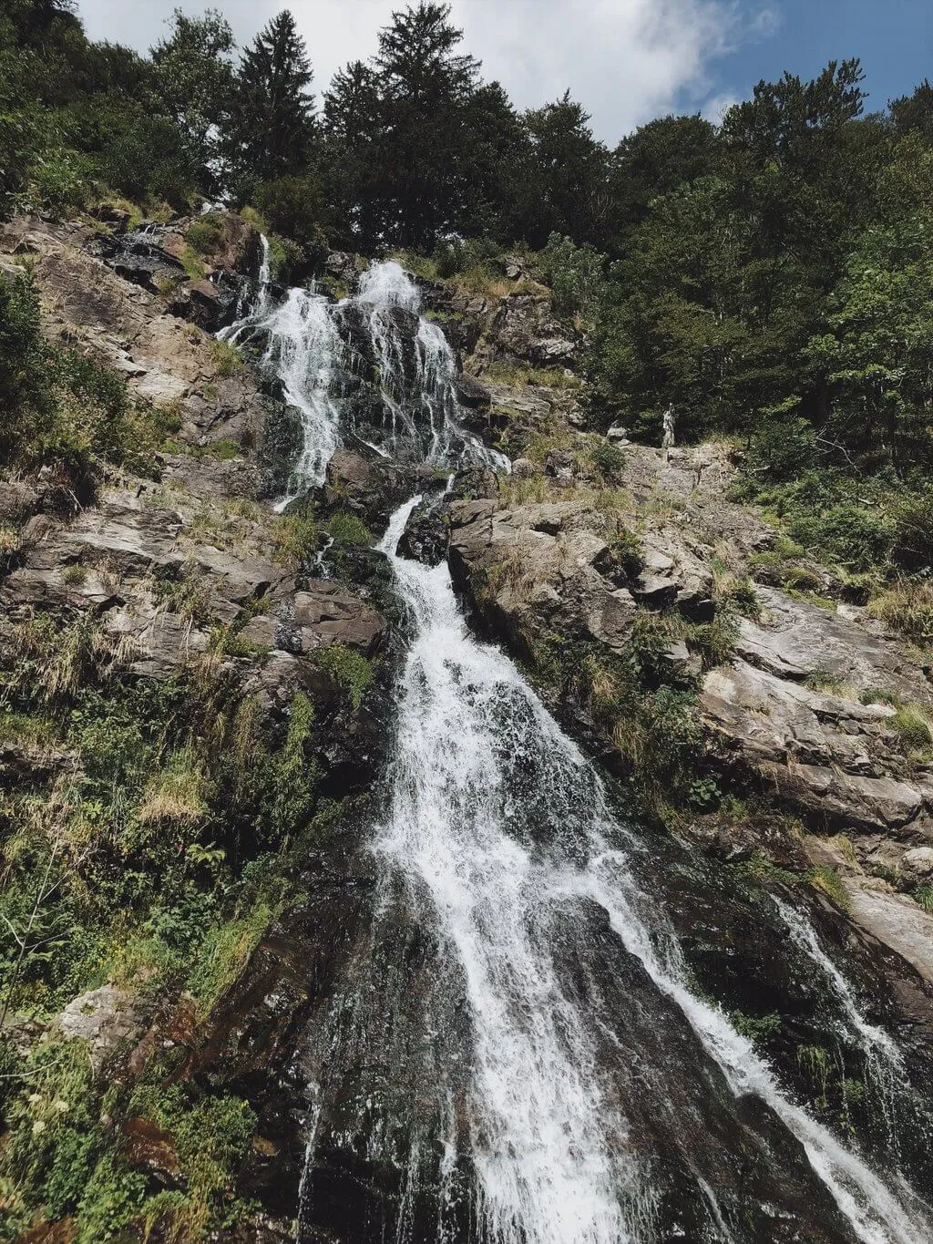 Todtnauer Wasserfall im Schwarzwald, ein hoher Wasserfall mit mehreren Stufen