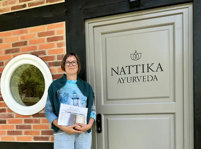 Traditioneller Empfangsbereich im Ayurveda-Zentrum