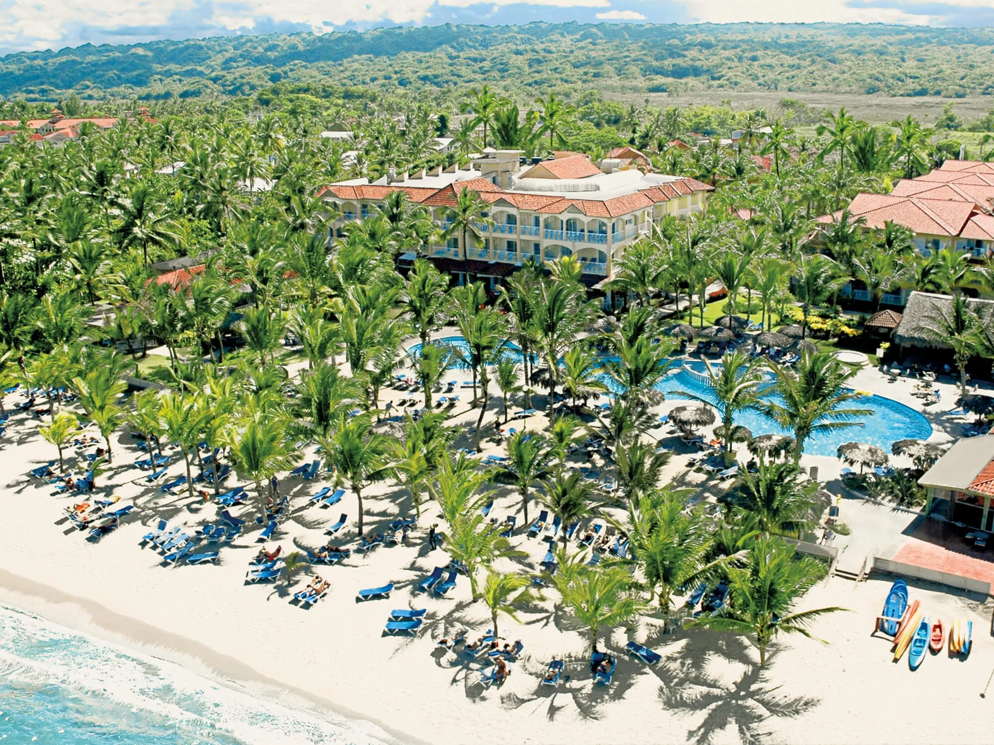 Traumhafter Sonnenuntergang über dem Meer in der Dominikanischen Republik