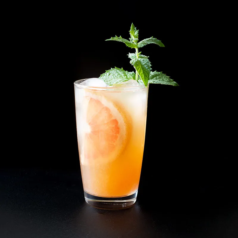 Trendige Erfrischung: Bei der Old Fashioned Paloma trifft würziger Bourbon auf fruchtig-herbe Grapefruit (Foto: MaltWhisky.de)