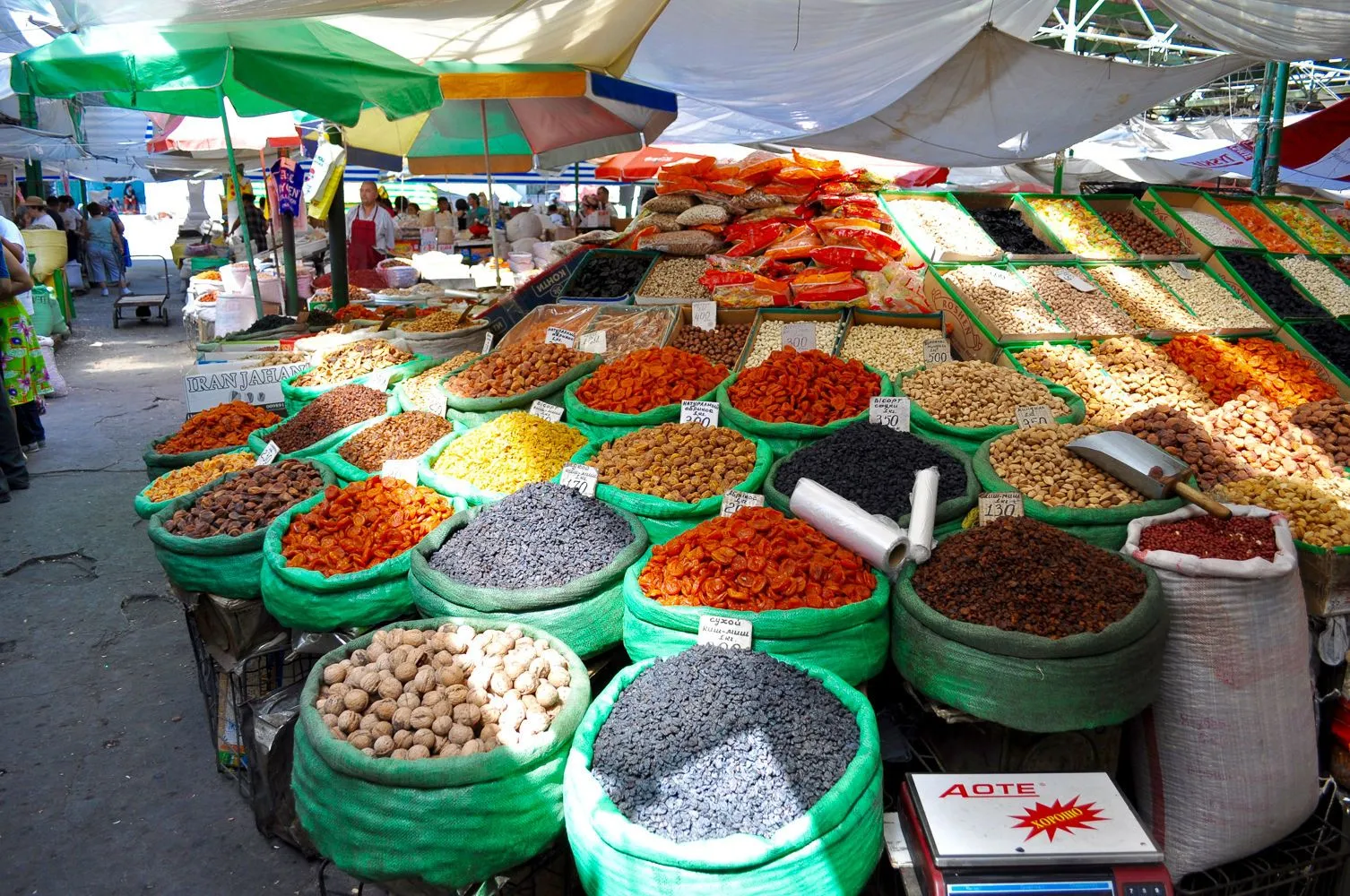 Trockenfrüchte und Nüsse in Zentralasien, ein gesunder und leckerer Snack