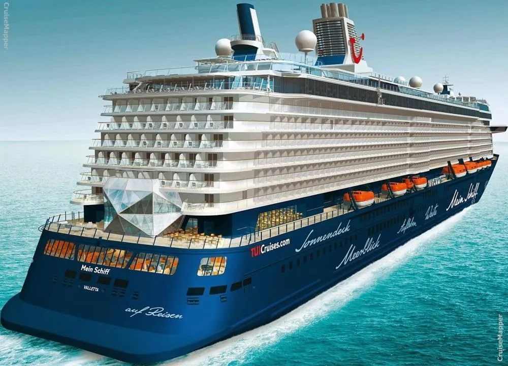 TUI Mein Schiff Kreuzfahrtschiff am Meer