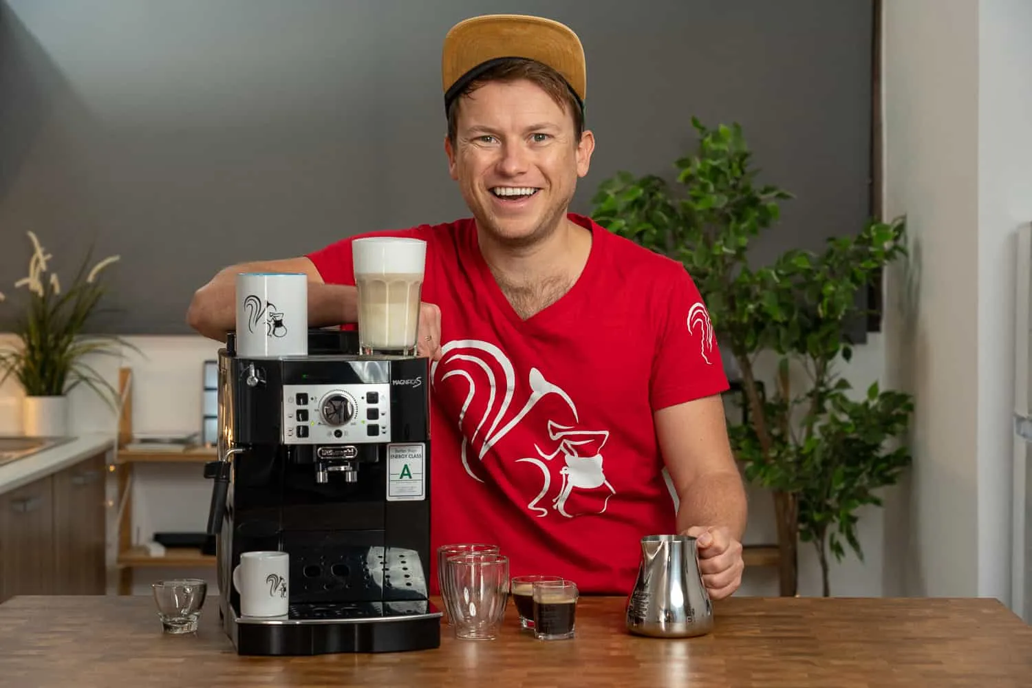 Übersicht des kompakten DeLonghi Magnifica S Kaffeevollautomaten