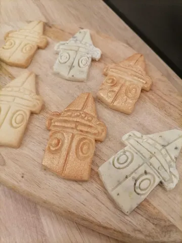 Uhr Turm Kekse mit Keksteig vorm backen