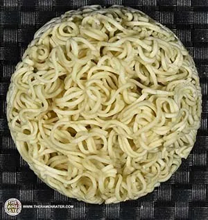 Ungekochter Nudelblock der Soba Nudeln vor der Zubereitung