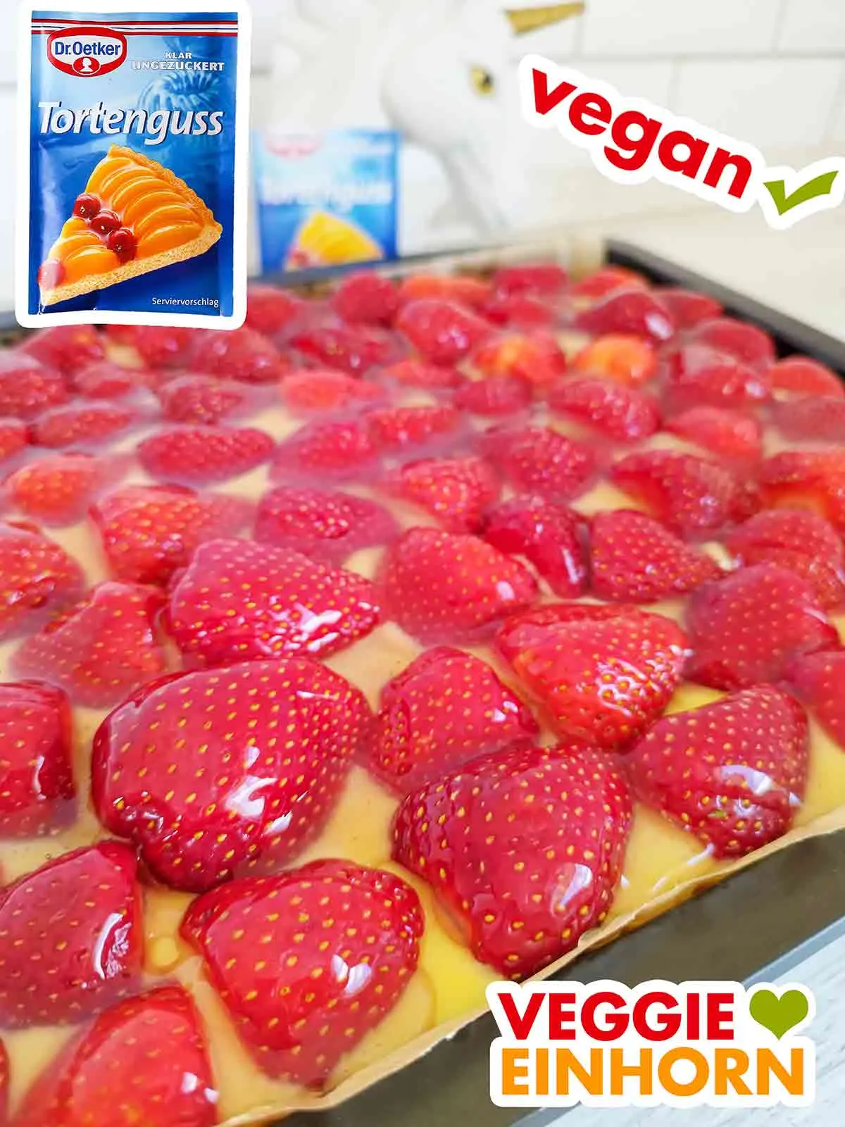 Veganer Erdbeerkuchen vom Blech mit klarem Tortenguss von Dr. Oetker