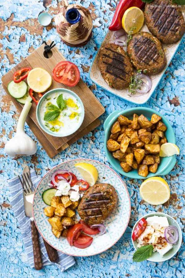 Vegetarische Bifteki mit Feta griechische Frikadellen vom Grill | FoxyFood.de