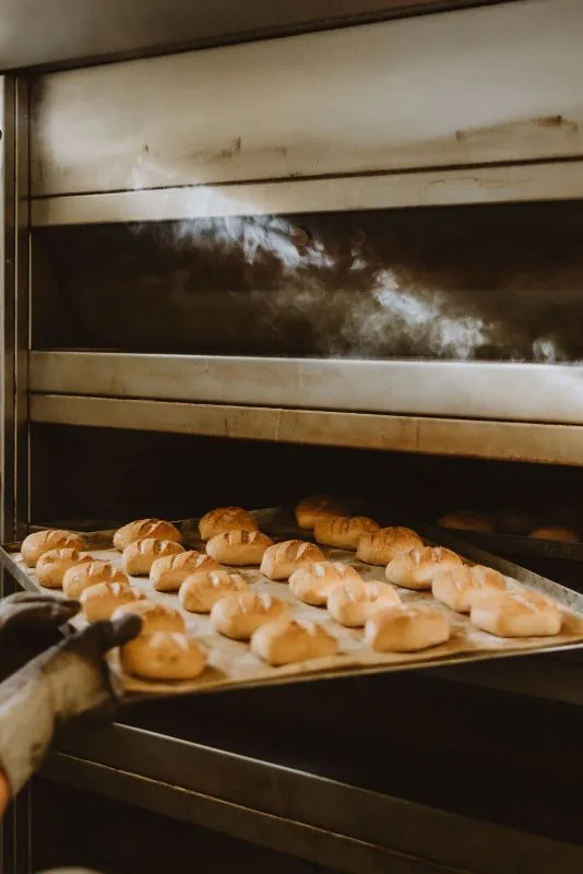 Verschiedene glutenfreie Brötchen