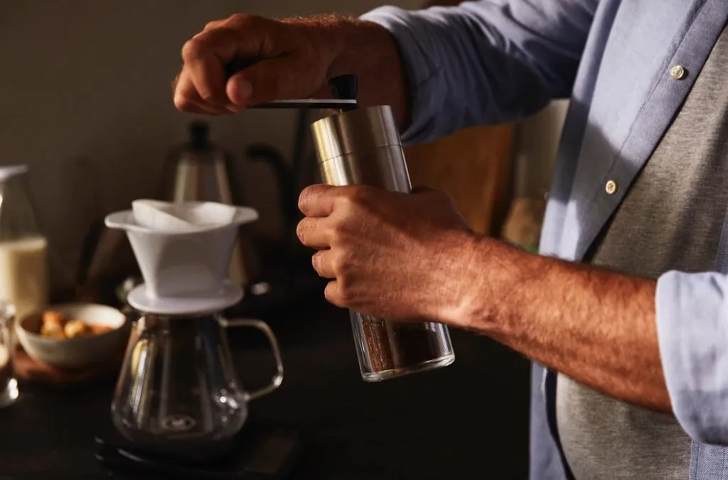 Verschiedene Mahlgrade von Kaffeebohnen, ideal für Filterkaffee und die Tchibo Filterkaffeemaschine