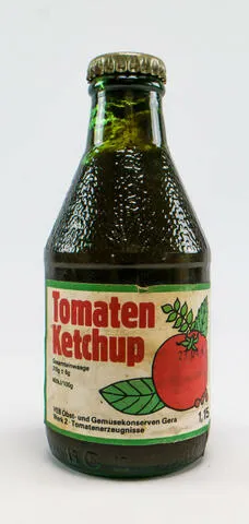 Verschiedene Utensilien der DDR-Küche, passend zum Jägerschnitzel-Rezept