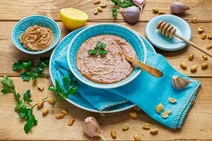 Verzehrbereit: selber gemachte Erdnusssoße