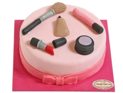 Vielfältige Geburtstagstorten und Motivtorten für Frauen mit eleganten und humorvollen Designs, von Blumen bis zu Mode-Themen