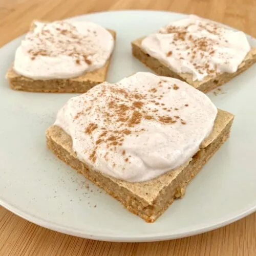 Vollkorn-Bananenbrot-Schnitten mit Quark-Topping aus dem OptiGrill