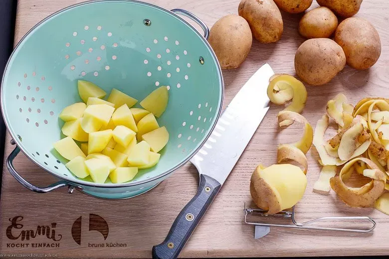 Vorbereitung der Kartoffeln für Püree