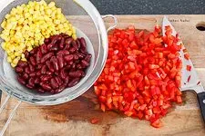 Vorberietung der Zutaten für ein schnelles Chili con Carne Rezept