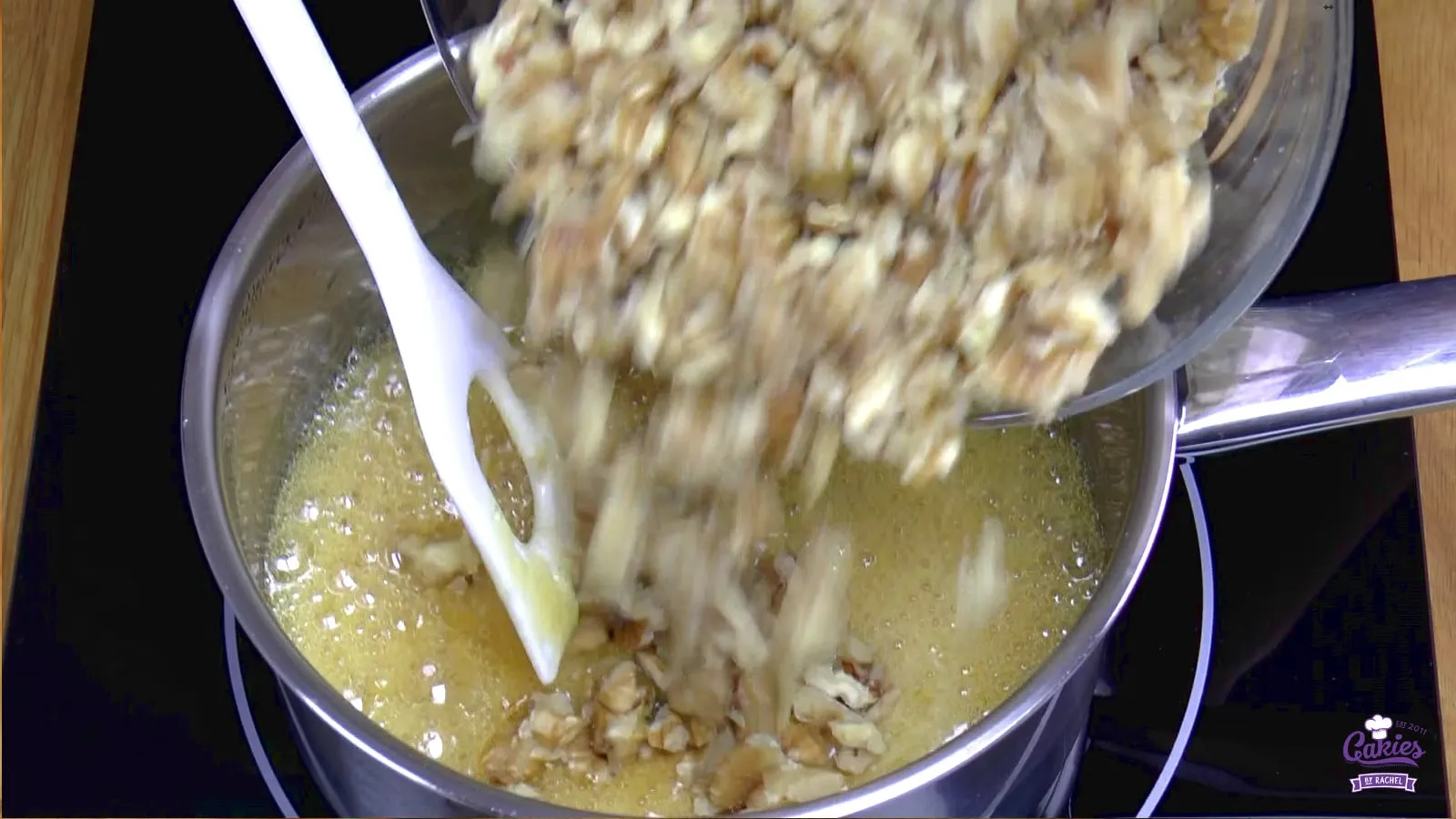 Walnüsse werden hinzugefügt