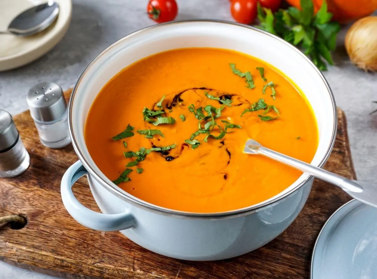 Wärmende Kürbis-Tomaten-Suppe, einfaches Rezept