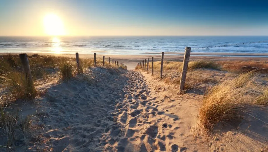 Weg zum Strand von Noordwijk