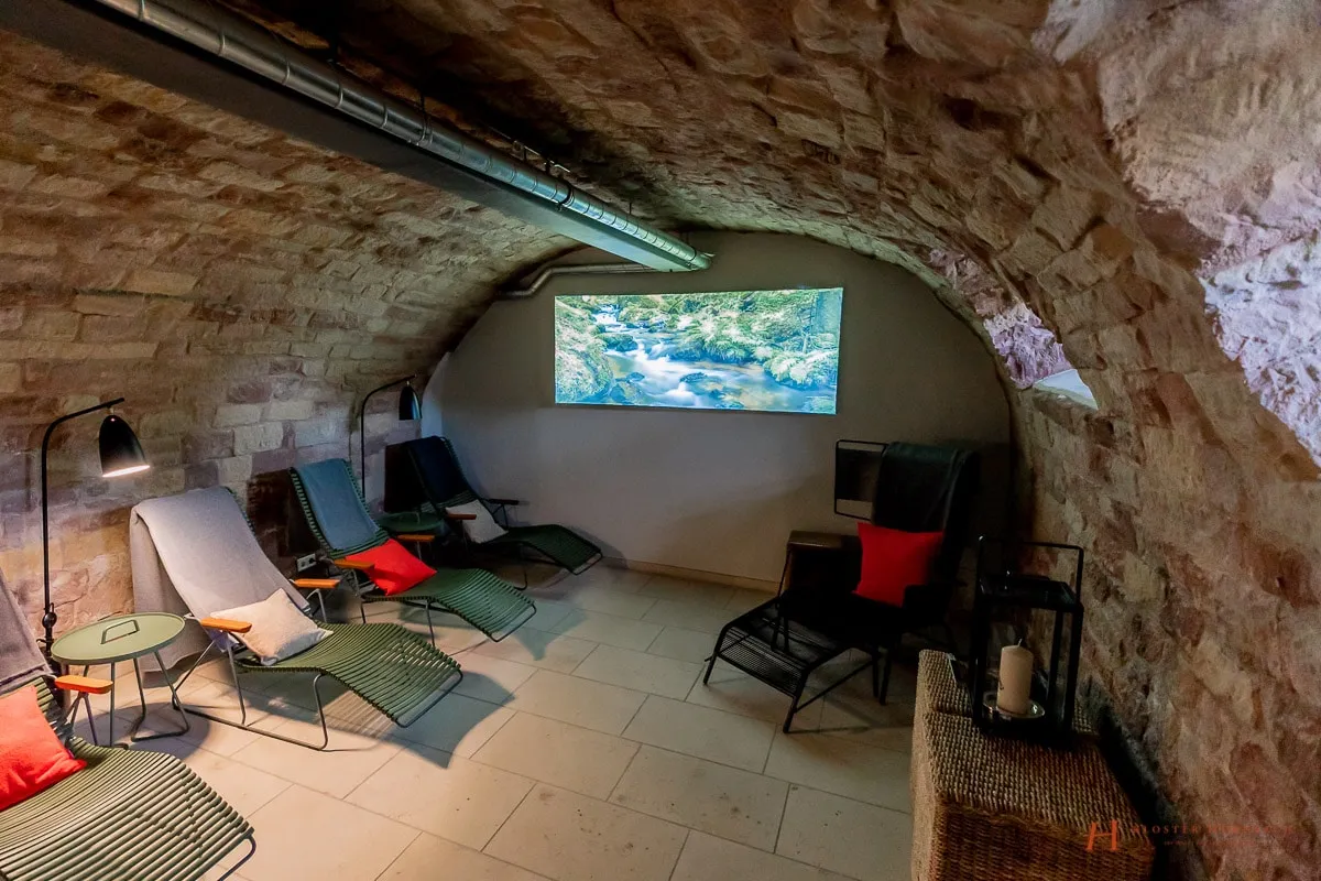 Wellness-Auszeit im Kloster Hornbach: Genießen Sie die Ruhe und Entspannung nach einem erlebnisreichen Tag in Rheinland-Pfalz.