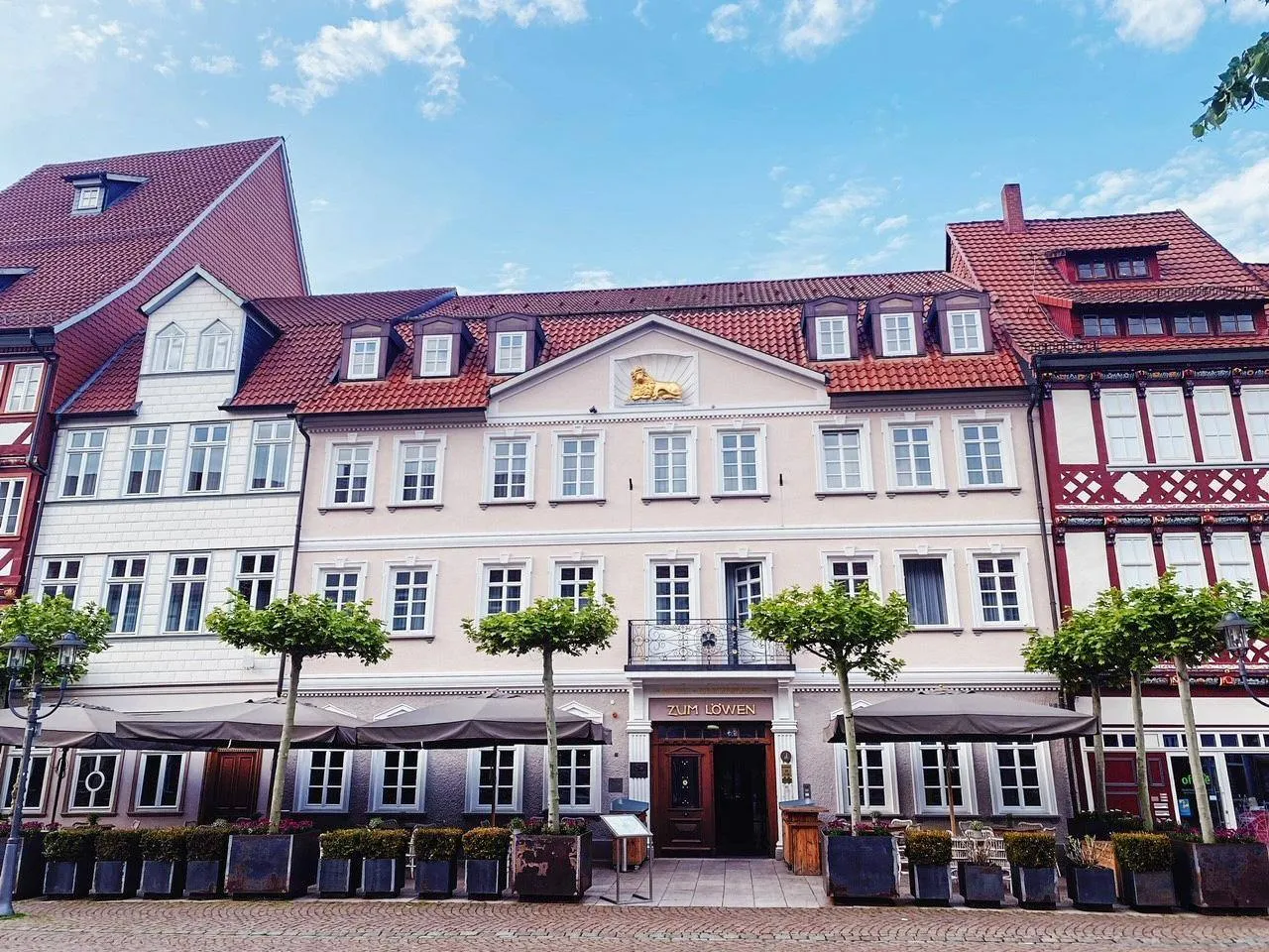 Wellnessbereich im ZUM LÖWEN mit Pool und Ruhemöglichkeiten für Entspannung