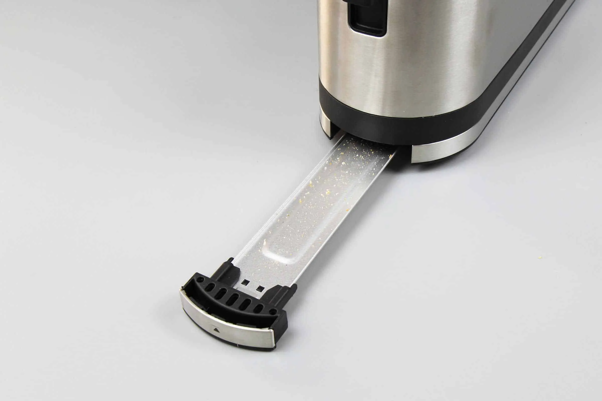 WMF Küchenminis Langschlitz-Toaster: Gut konstruierte Krümelschublade