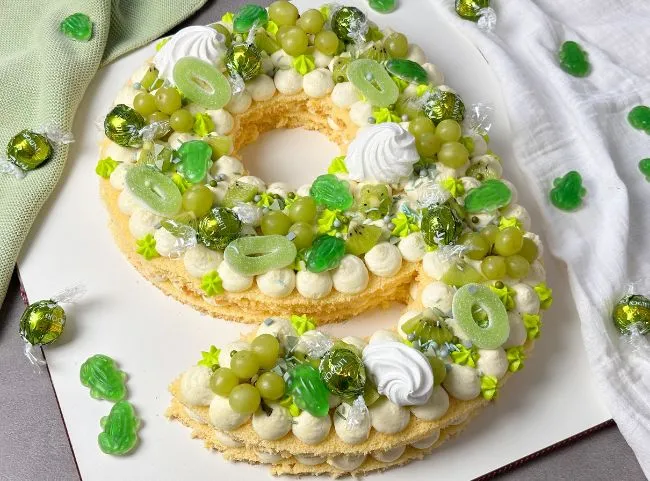 Zahlentorte 9 mit Biskuitboden, eine beeindruckende Idee für einen Meilenstein Geburtstag