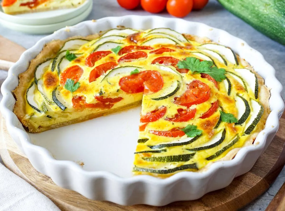 Zucchini Quiche mit Tomaten