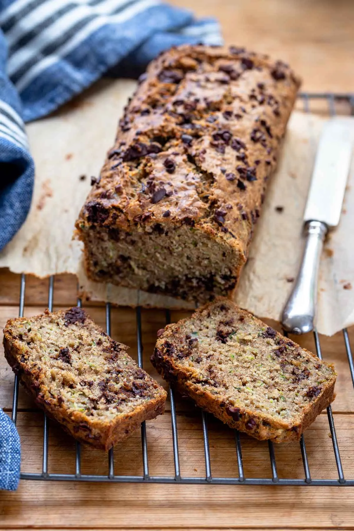 Zucchinikuchen mit Schokoladenstückchen