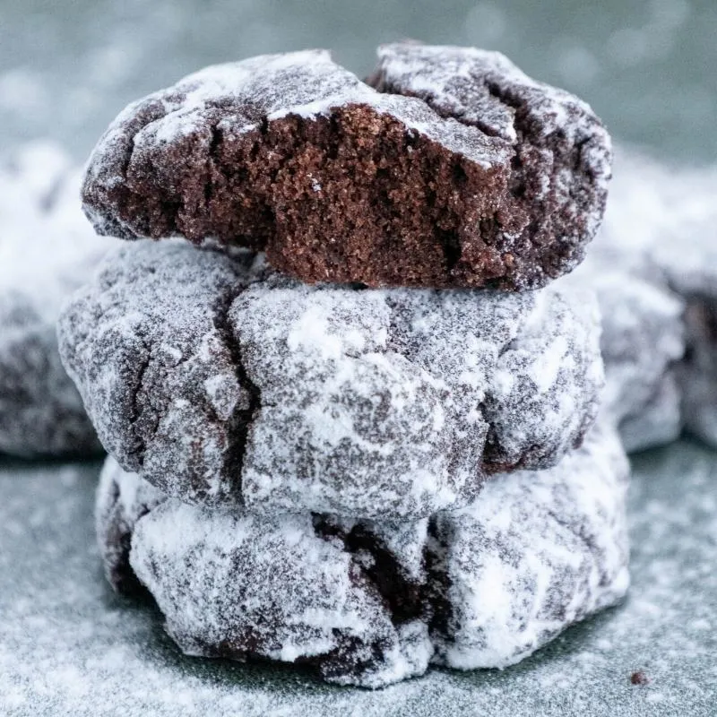 Zuckerfreie Low Carb Keto Chocolate Crinkle Cookies Mobile Featured Image