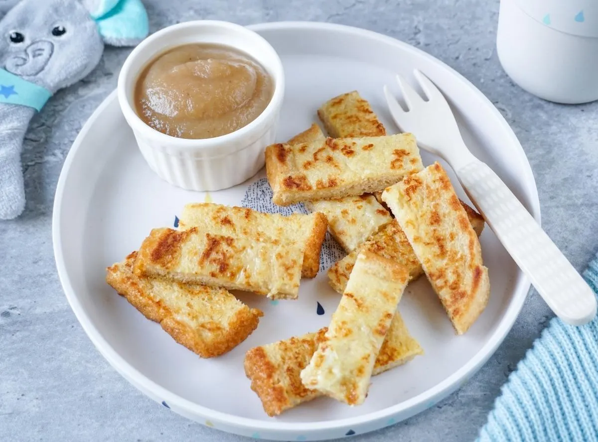 Zuckerfreies French Toast für das Baby als Fingerfood zum Frühstück