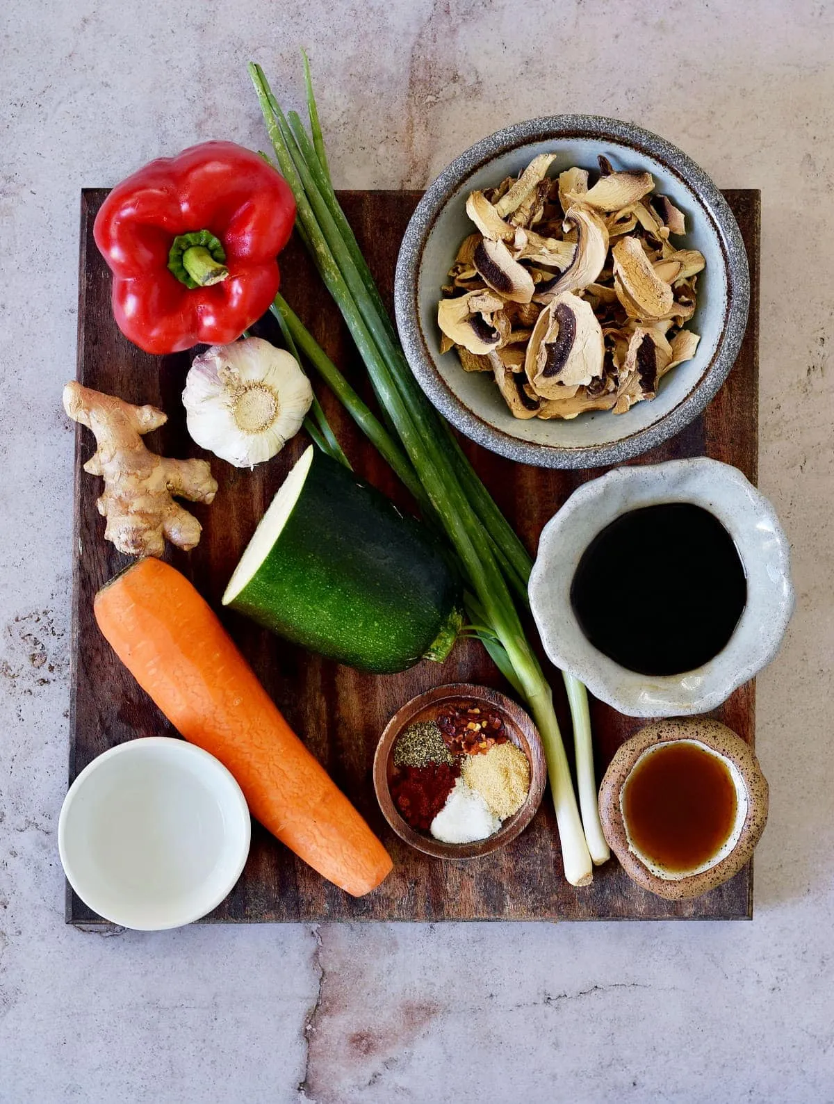 Zutaten für asiatische Gemüsepfanne