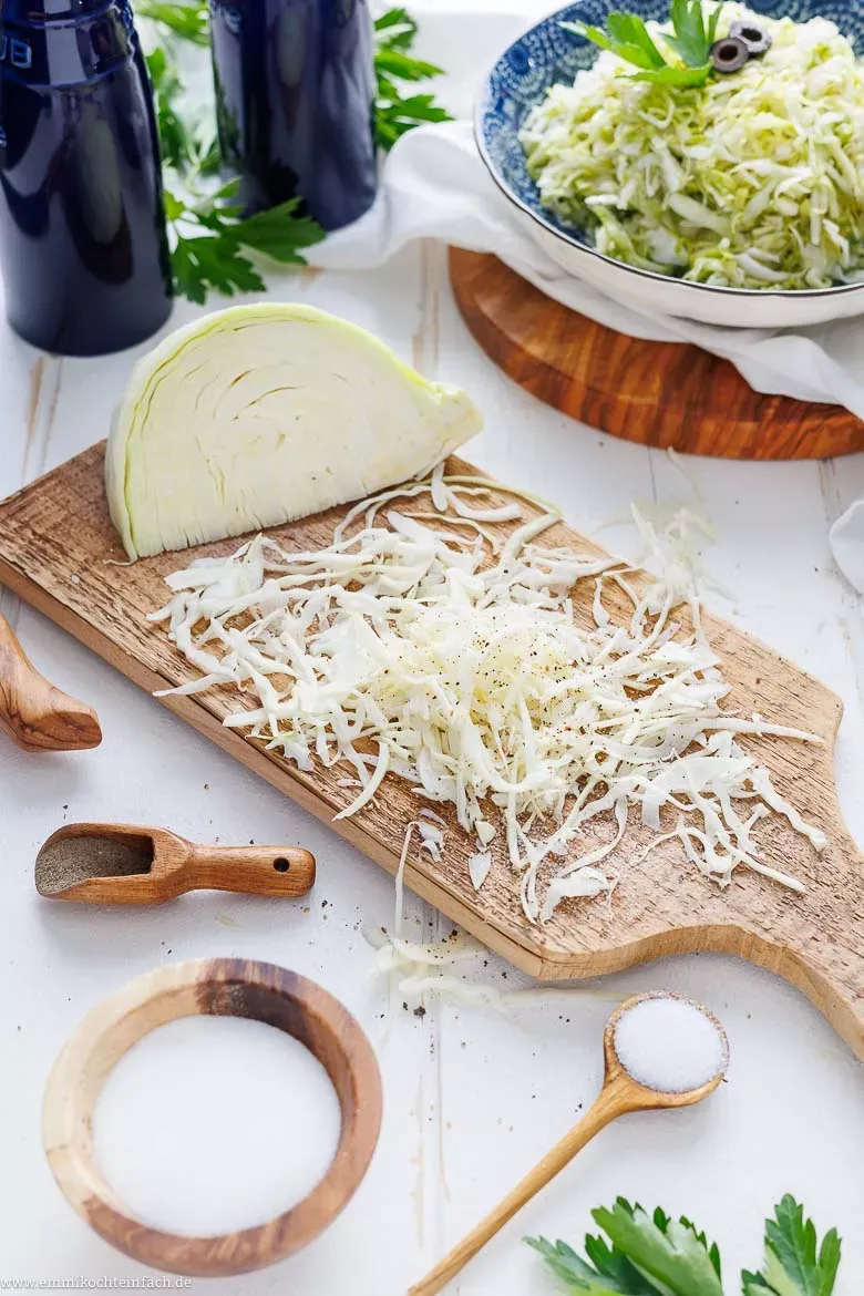 Zutaten für den griechischen Krautsalat