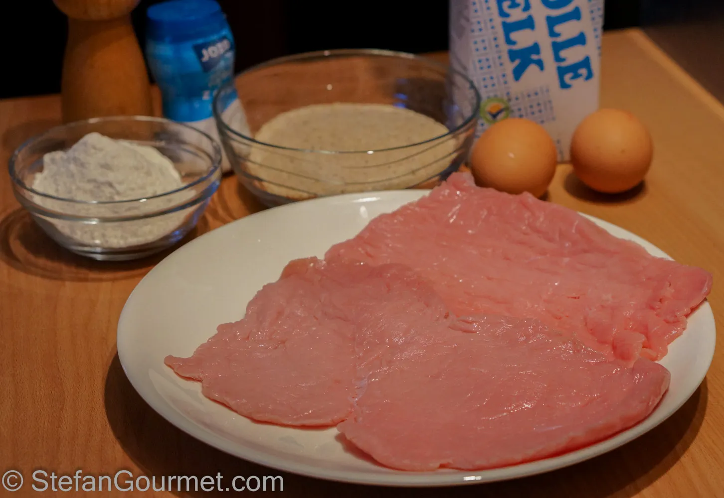 Zutaten für ein traditionelles Wiener Schnitzel