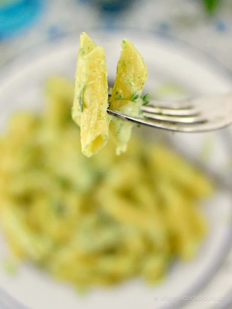 Zutaten für schnelle Bärlauch-Pasta: Bärlauch, Parmesan, Sahne