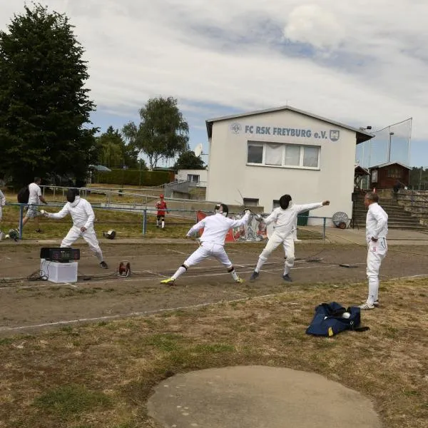Zwei Fechter geben alles im Kampf um den Sieg