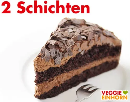 Zweischichtige schoko sahne torte vegan mit cremiger Füllung, ein Highlight jeder Kaffeetafel