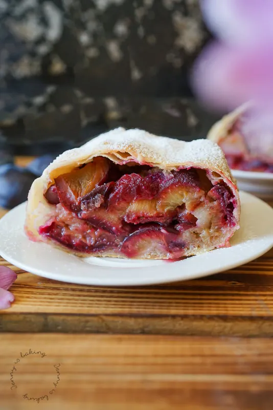 Zwetschgen Strudel