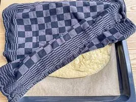 Abdecken und nochmal ruhen lassen.