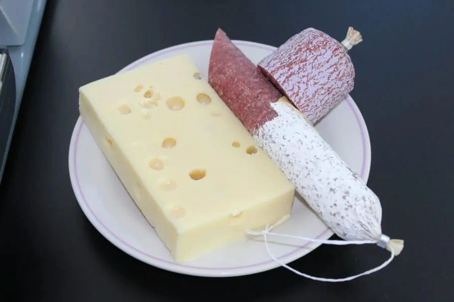 Abendessen ist gesichert: Präzise geschnittenes Aufschnitt mit dem Allesschneider