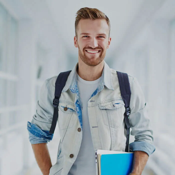 Absolventen bei der Zeugnisübergabe an der Fachoberschule