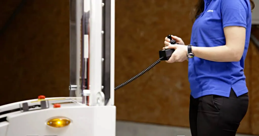 AGV bei der Kartierung mit BlueBotics ANT-Navigation, zeigt den Prozess der SLAM-basierten Kartenerstellung.