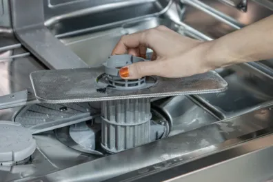 Anleitung: Filter aus einem Bosch Geschirrspüler entfernen