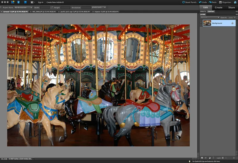 Anpassbare Benutzeroberfläche von Photoshop Elements 9 mit schwebenden Dokumenten