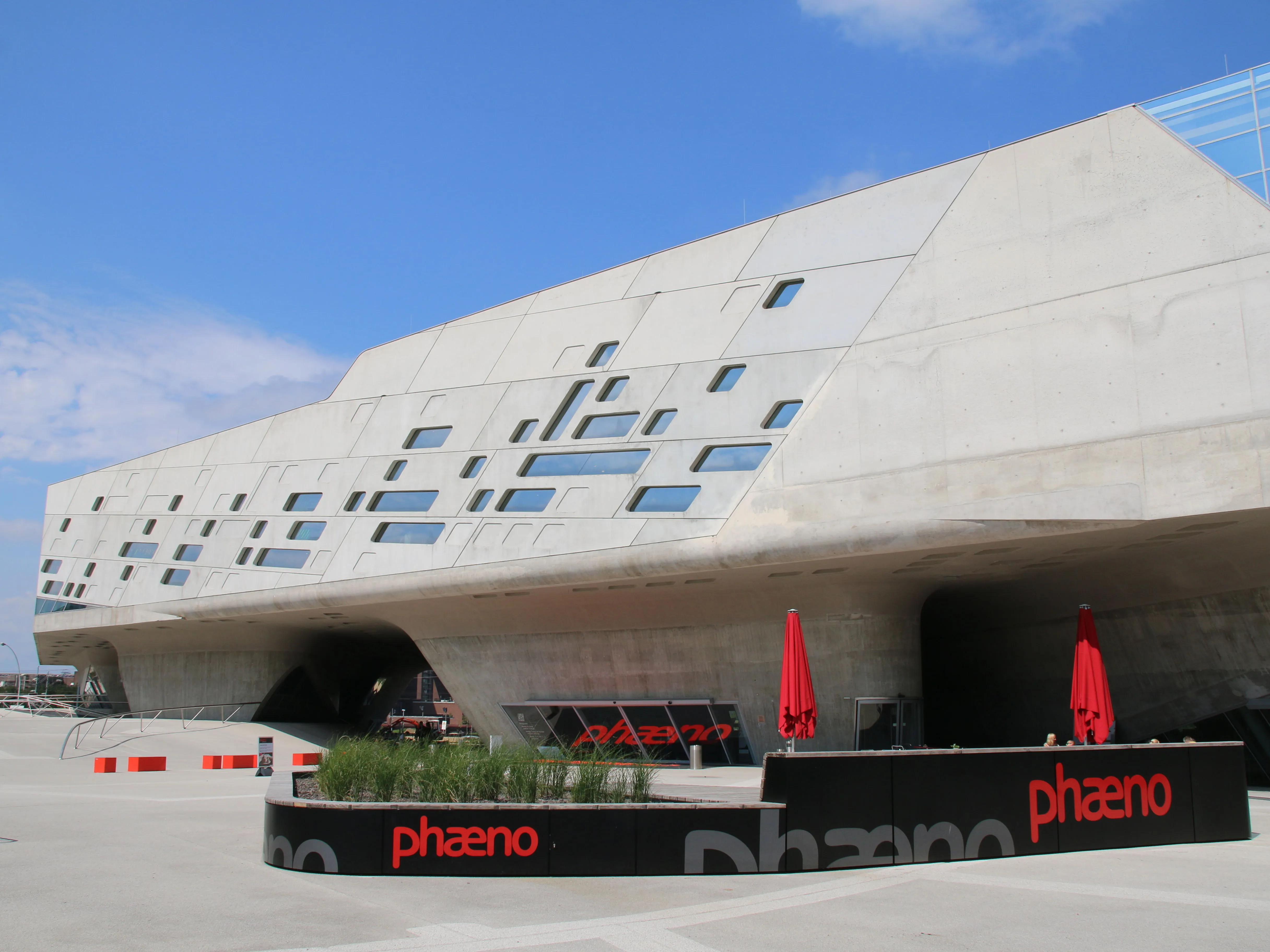 Architektur des phaeno Experimentiermuseums in Wolfsburg, spannend für Gruppen