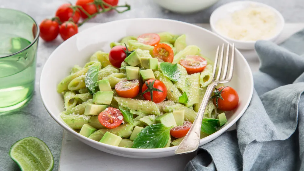 Avocado-Pasta mit Kirschtomaten